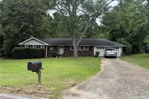 821 Shipp Cir NW, Conyers, GA 30012 - Photo 2