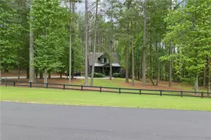 831 Blalock Lakes Dr, Newnan, GA 30263 - Photo 2