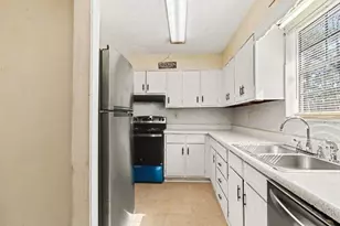 1388 Wood Cir S, Morrow, GA 30260 - Photo 10
