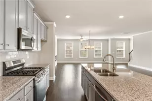 2020 Manor Pointe Dr, Cumming, GA 30041 - Photo 10