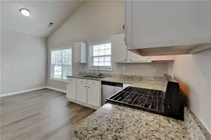 1096 Sham Pointe Dr, Lawrenceville, GA 30043 - Photo 4