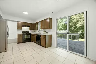 10420 Virginia Pine Ln, Alpharetta, GA 30022 - Photo 4