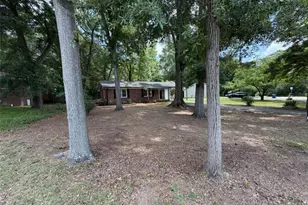 135 Martha St, Winder, GA 30680 - Photo 6