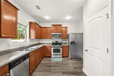 7870 Bluefin Trail, Union City, GA 30291 - Photo 10