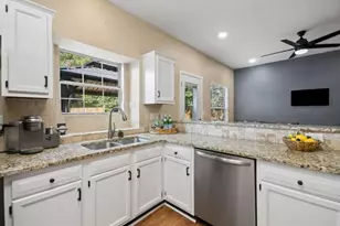 10785 Willow Meadow Cir, Alpharetta, GA 30022 - Photo 16