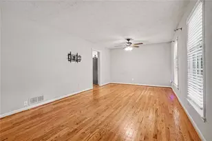 2826 Manor Ct, Snellville, GA 30078 - Photo 6