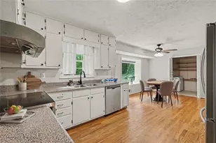 2826 Manor Ct, Snellville, GA 30078 - Photo 10