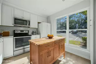 2270 Newport Landing, Alpharetta, GA 30009 - Photo 2
