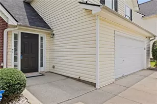 1055 Grace Dr, Lawrenceville, GA 30043 - Photo 4