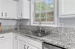 1055 Grace Dr, Lawrenceville, GA 30043 - Photo 10