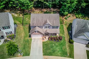 1429 Washington Rose Ave, Hoschton, GA 30548 - Photo 2