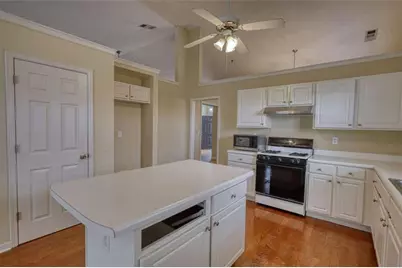 565 Ambur Lake Dr, Lawrenceville, GA 30043 - Photo 14