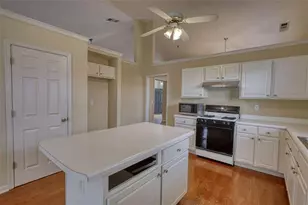 565 Ambur Lake Dr, Lawrenceville, GA 30043 - Photo 14