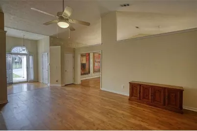 565 Ambur Lake Dr, Lawrenceville, GA 30043 - Photo 8