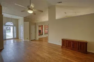 565 Ambur Lake Dr, Lawrenceville, GA 30043 - Photo 8