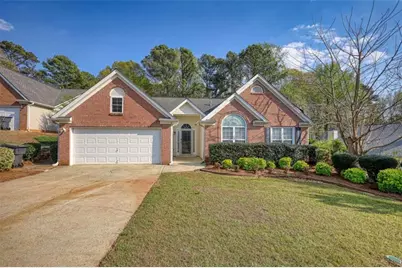 565 Ambur Lake Dr, Lawrenceville, GA 30043 - Photo 2