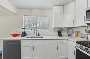 10 Saratoga Dr, Lawrenceville, GA 30044 - Photo 10