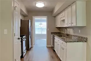 7240 Coral Lake Dr, Flowery Branch, GA 30542 - Photo 4
