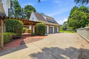 3901 Hazelhurst Dr, Marietta, GA 30066 - Photo 2