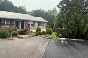 683 Grant St, Clarkesville, GA 30523 - Photo 2