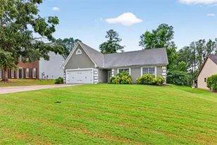 910 Prestonwood Dr, Lawrenceville, GA 30043 - Photo 2