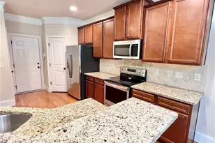 590 Summerstone Ln, Lawrenceville, GA 30044 - Photo 2