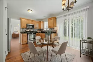 1115 Winthrope Chase Dr, Alpharetta, GA 30009 - Photo 6