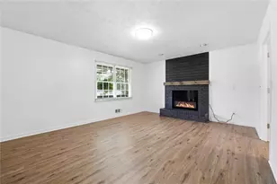 211 Muddy River Rd, Lawrenceville, GA 30043 - Photo 10