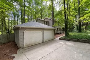 3801 Oxford Way E, Marietta, GA 30062 - Photo 18