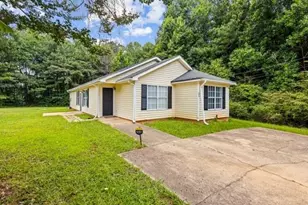 200 Pine Ridge Dr, Carrollton, GA 30117 - Photo 1