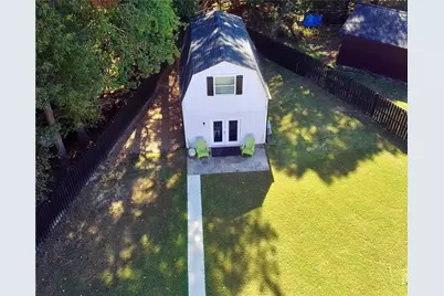 880 The Circle, Lawrenceville, GA 30043 - Photo 2