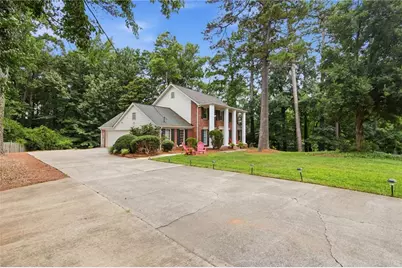 2059 Mountain Creek Drive, Stone Mountain, GA 30087 - Photo 4