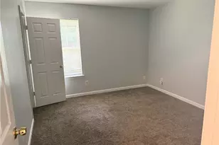 6229 Hickory Ln Cir, Union City, GA 30291 - Photo 16