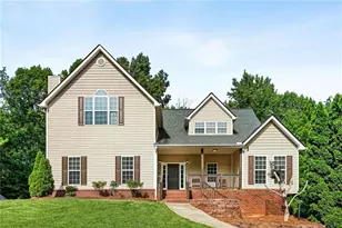 176 Oak Leaf Dr, Carrollton, GA 30116 - Photo 1