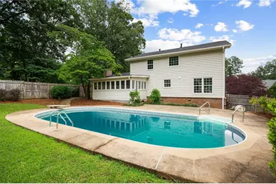 194 Pioneer Trail, Marietta, GA 30068 - Photo 4