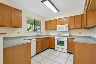 527 Paden Dr, Lawrenceville, GA 30044 - Photo 2
