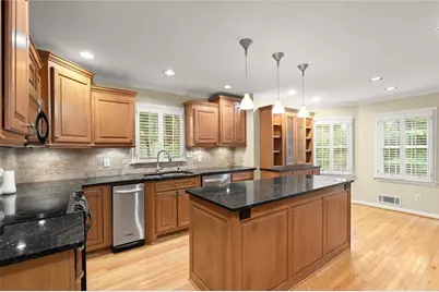 2185 Wenlok Trail NE, Marietta, GA 30066 - Photo 4