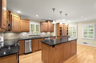 2185 Wenlok Trail NE, Marietta, GA 30066 - Photo 4