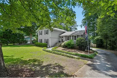 4852 Arrowhead Trail West SW, Lilburn, GA 30047 - Photo 4