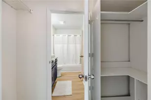 1075 Peachtree Walk NE, Atlanta, GA 30309 - Photo 16