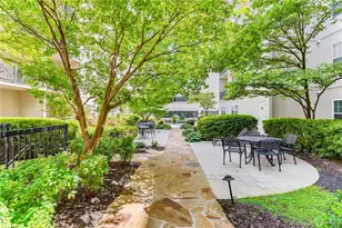 1075 Peachtree Walk NE, Atlanta, GA 30309 - Photo 18