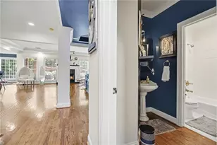 6375 Glenridge Dr, Sandy Springs, GA 30328 - Photo 6