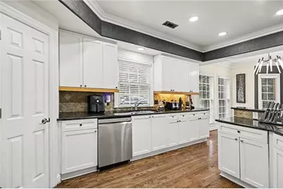 6375 Glenridge Drive, Sandy Springs, GA 30328 - Photo 10
