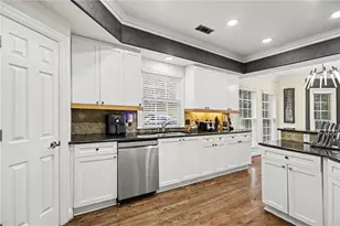6375 Glenridge Dr, Sandy Springs, GA 30328 - Photo 10