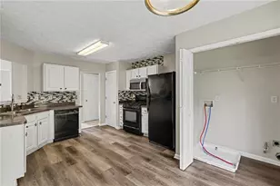 8550 Lake Meadow Dr, Union City, GA 30291 - Photo 12