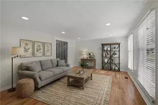 9470 Hillside Dr, Roswell, GA 30076 - Photo 4