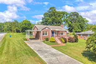 142 Ola St, Toccoa, GA 30577 - Photo 2