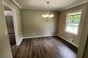 1007 Strawberry Ln, Ellenwood, GA 30294 - Photo 4