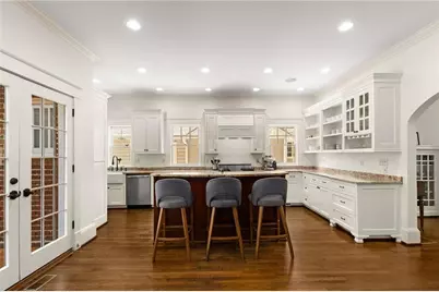 648 Cresthill Avenue NE, Atlanta, GA 30306 - Photo 2