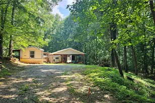 132 Windom Dr, Carrollton, GA 30116 - Photo 2